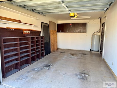 one car garage with build ins