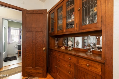 901 N 6th St-Dining Room 2