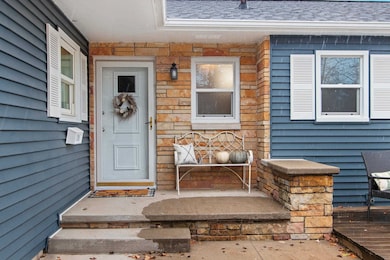 1719 S Perkins St, Appleton, WI 54914 - photo 3