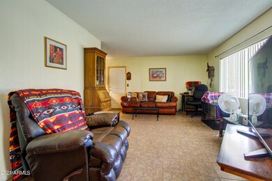 003_Living Room