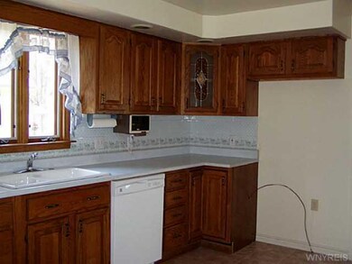 409 E Stenzil St, North Tonawanda, NY 14120 - photo 4