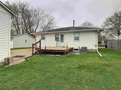 2108 W 35th St, Davenport, IA 52806 - photo 5
