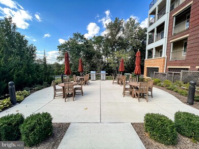 9430 Silver King Ct unit 402, Fairfax, VA 22031 - photo 3