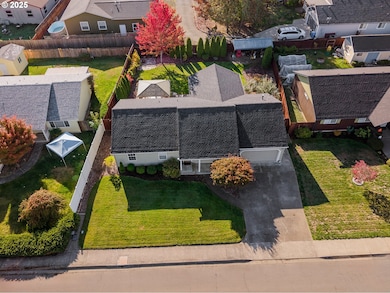 1204 E Second Ave, Sutherlin, OR 97479 - photo 2