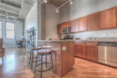 2107 Grand Ave unit 1005, Kansas City, MO 64108 - photo 6