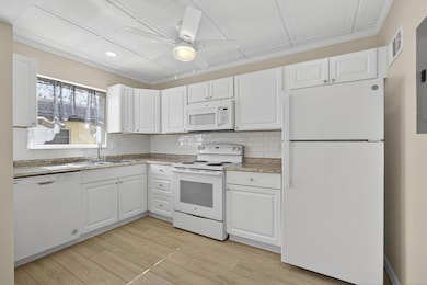 51 Stratford D, West Palm Beach, FL 33417 - photo 2