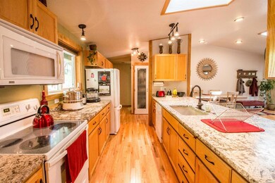 320 Pair A Dice Ranch Rd, Jacksonville, OR 97530 - photo 6