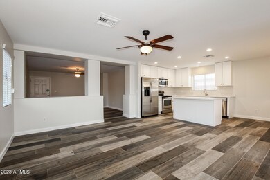 003-photo-living-room-6672070