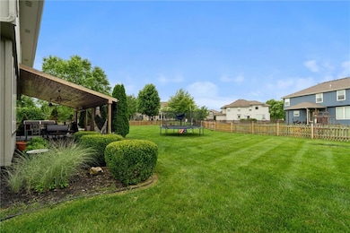 514 NE Viewpark Dr, Lees Summit, MO 64086 - photo 3