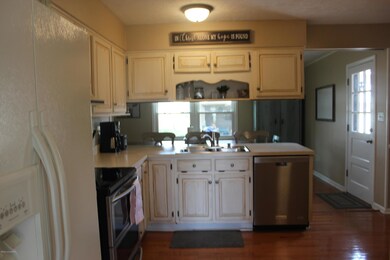 8617 Michael Ray Dr, Louisville, KY 40219 - photo 5