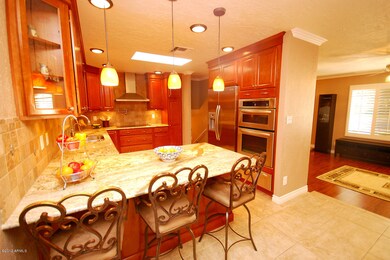 Kitchen Breakfast Bar