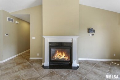 6002 W Charleston Ct, Peoria, IL 61607 - photo 7