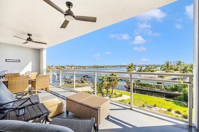 BALCONY Sunset views over Dona Bay