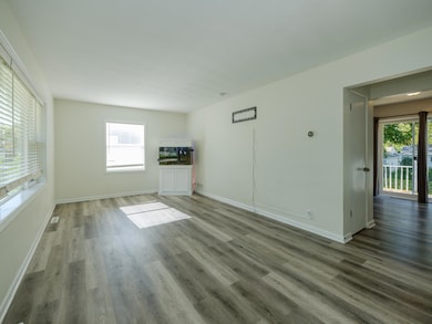 2 3045 Alpine St-104