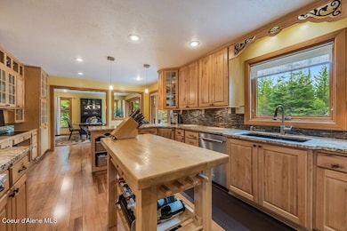Large Warm Kitchen