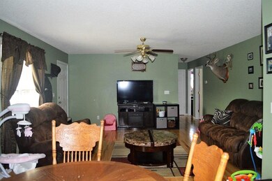 Large 16x16 great room. Plenty of room for entertaining family and friends.