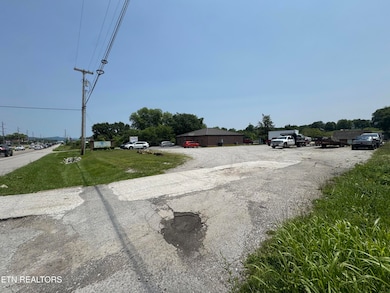 2527 Jacksboro Pike, Jacksboro, TN 37757 - photo 3