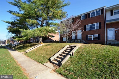 5637 Chelwynd Rd, Halethorpe, MD 21227 - photo 2