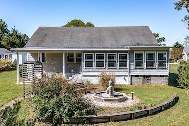 708 Queens Point Dr, Locust Hill, VA 23092 - photo 4