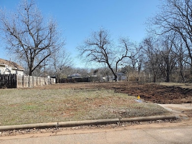 833 N Hobson Ave, Shawnee, OK 74801 - photo 3