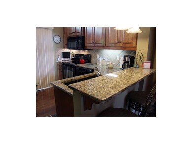 Gorgeous Kitchen; cozy breakfast bar, granite coun