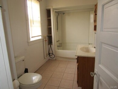 2301 Birch St unit C, Easton, PA 18042 - photo 5