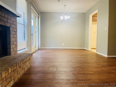 4909 S Gum Ave, Broken Arrow, OK 74011 - photo 4