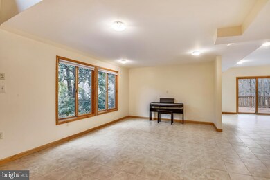 11605 Maddox Ct, North Potomac, MD 20878 - photo 5