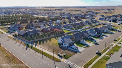 1037 Jerry Ln, Dickinson, ND 58601 - photo 3