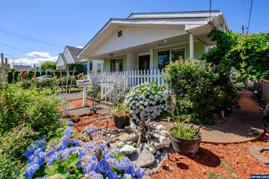 1075 13th Ave SW, Albany, OR 97321 - photo 2