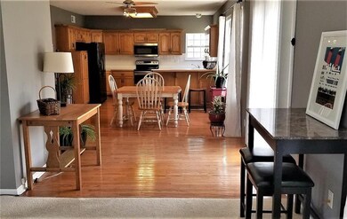 breezeway/breakfast area hardwood flrs