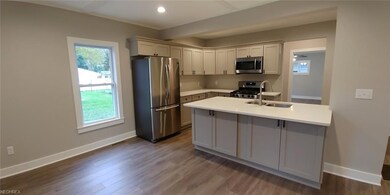 New solid wood cabinets, new Samsung 4 piece appli