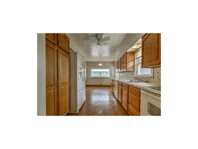 Double-wide pantry in eat-in kitchen