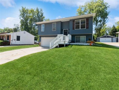 305 W 16th St N, Newton, IA 50208 - photo 3