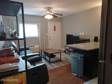 ET304 - Living Room to Door
