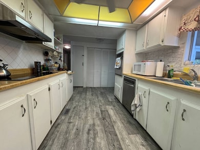 4654 Pittenger Dr, Sarasota, FL 34234 - photo 6