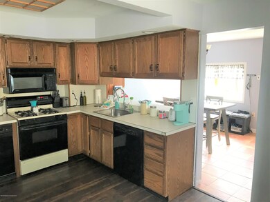 616 Throop St, Dunmore, PA 18512 - photo 7