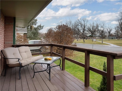 716 W Division St, Hardin, MT 59034 - photo 5