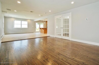 (6) Living Room