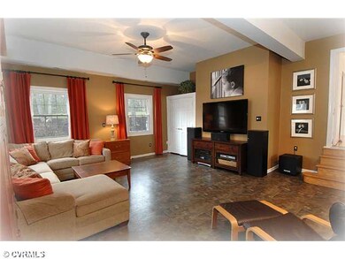 Entertainment Room - Huge Recreation Room with 12f