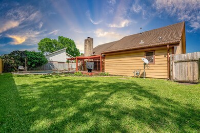 7667 Athlone Dr, Houston, TX 77088 - photo 4