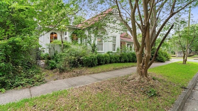 820 E. LAUREL AVE