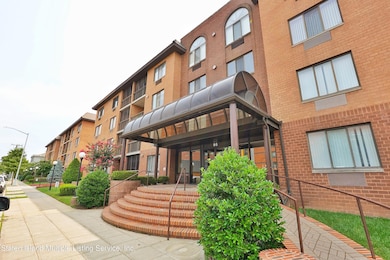 Chestnut Hill at Essex Park unit 3E, Staten Island, NY 10314 - photo 2