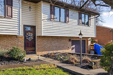 667 Harborview Dr, Pittsburgh, PA 15239 - photo 4