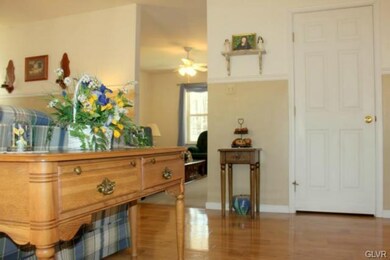 1353 Brian Ln, Effort, PA 18330 - photo 4