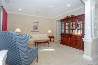 Tiled hallway to GR or separate entry to kitchen o