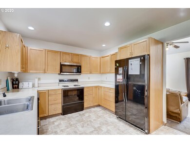 1905 Oak Dr, Newberg, OR 97132 - photo 7