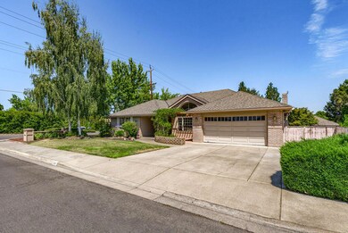 2401 Meadow Creek Dr, Medford, OR 97504 - photo 2