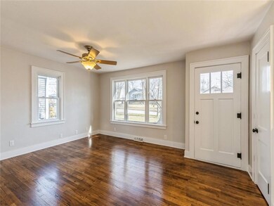 205 E 19th St S, Newton, IA 50208 - photo 5