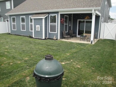 111 Fox Cove Rd, Hendersonville, NC 28792 - photo 2